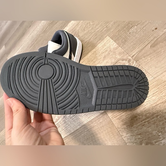 Jordan | Jordan 1 Low Top Sneaker - Picture 5 of 5